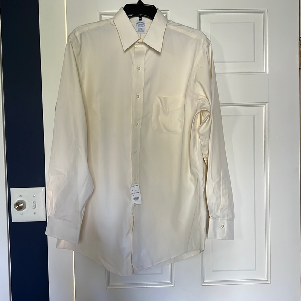NWT Brooks Brothers dress shirt. Non-iron! Size 15 1/2 - 33.